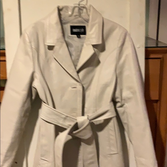 Coat - Picture 3 of 5